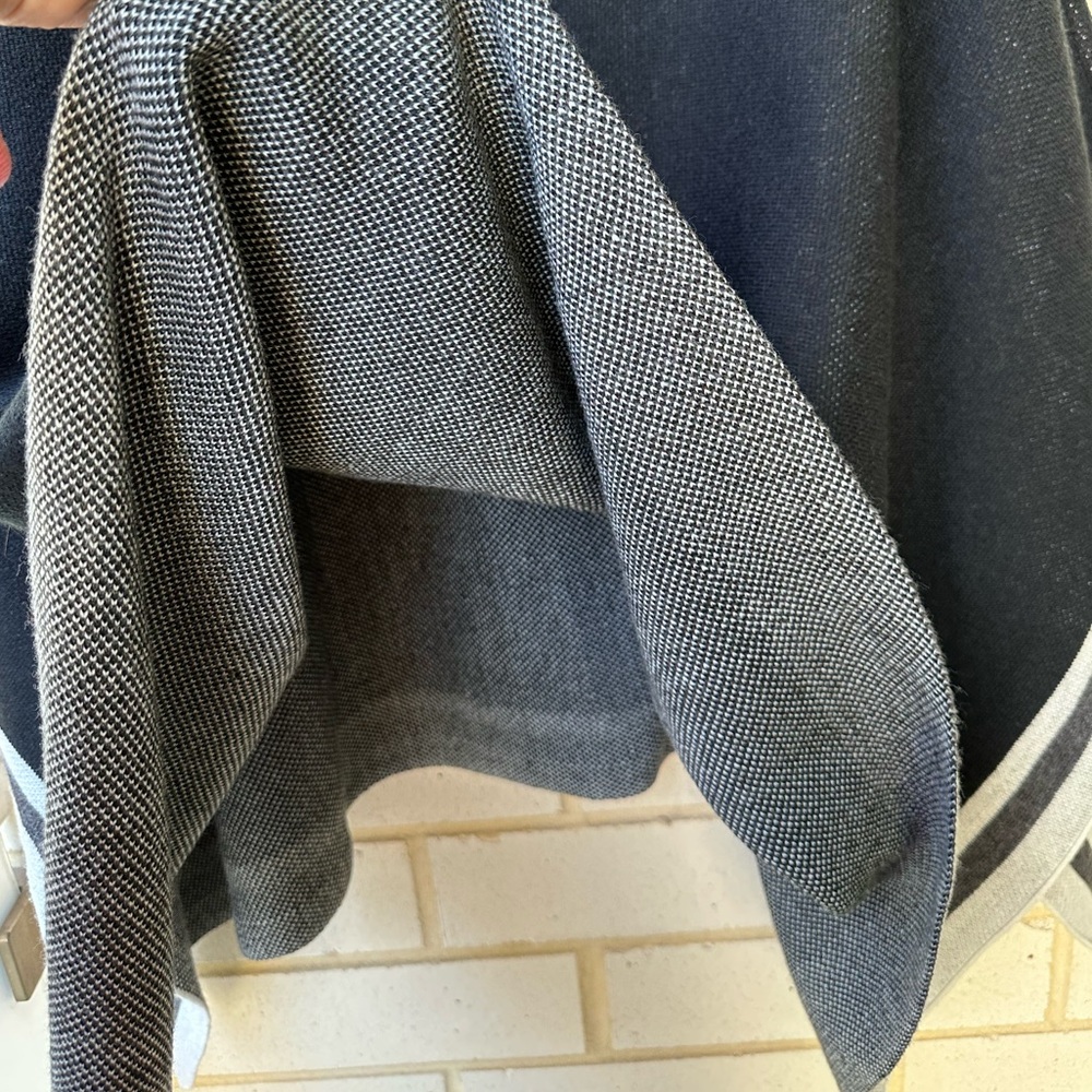 Ann Taylor Black & Gray Knit Oversized Poncho – One Size - Picture 4 of 6